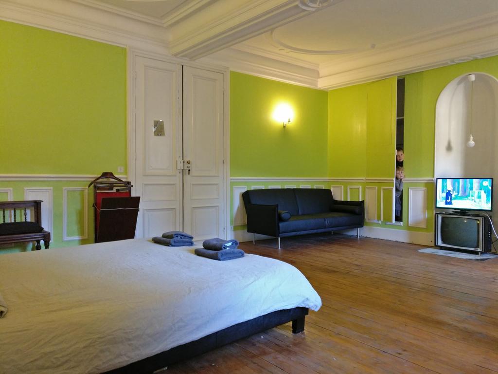 Chateau De Seurre - No Boring People Please - O6-Io-66-95-83 Bed and Breakfast Exteriör bild